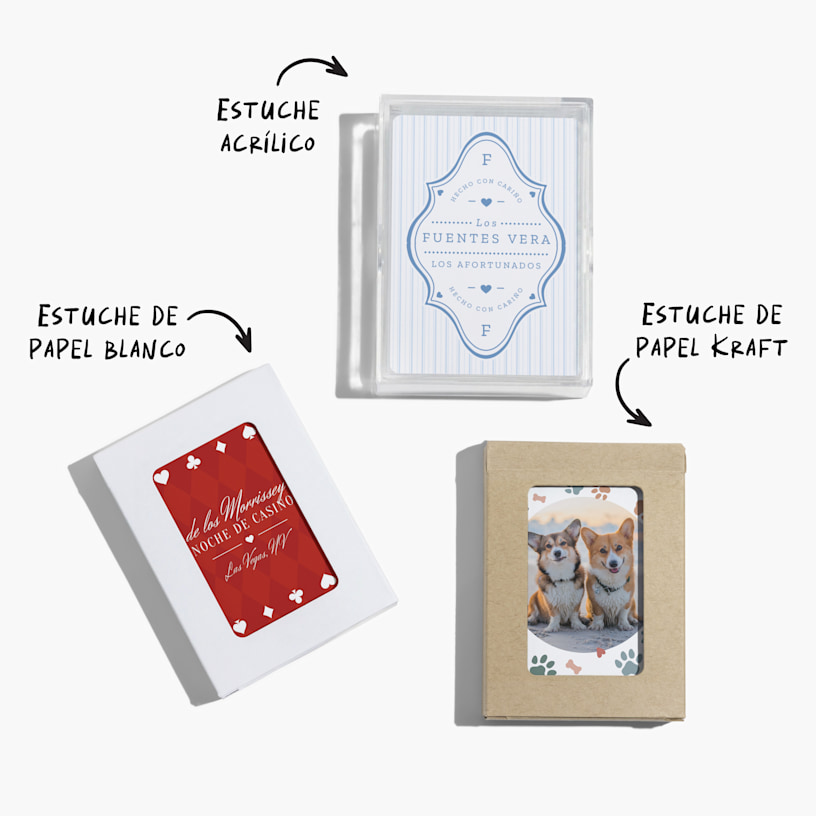 Dos barajas de naipes personalizadas con una nota que dice que se puede elegir entre caja de papel blanco, papel Kraft o acrílico. 
