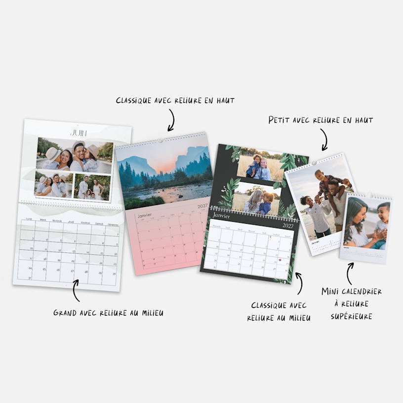 Cinq calendriers muraux déclinés en une variété de styles et de tailles. Une note énumère les tailles : classique avec reliure en haut, petit avec reliure en haut, grand avec reliure au milieu et classique avec reliure au milieu. 