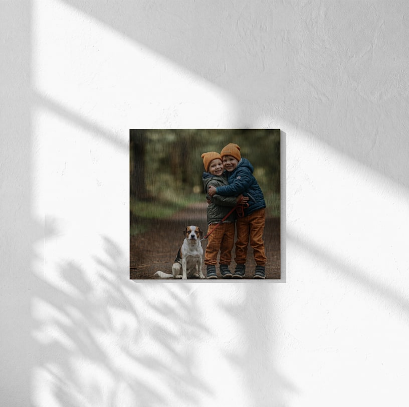 Drei Alu-Dibond-Drucke in unterschiedlichen Größen, jeweils mit Hochzeitsfotos.