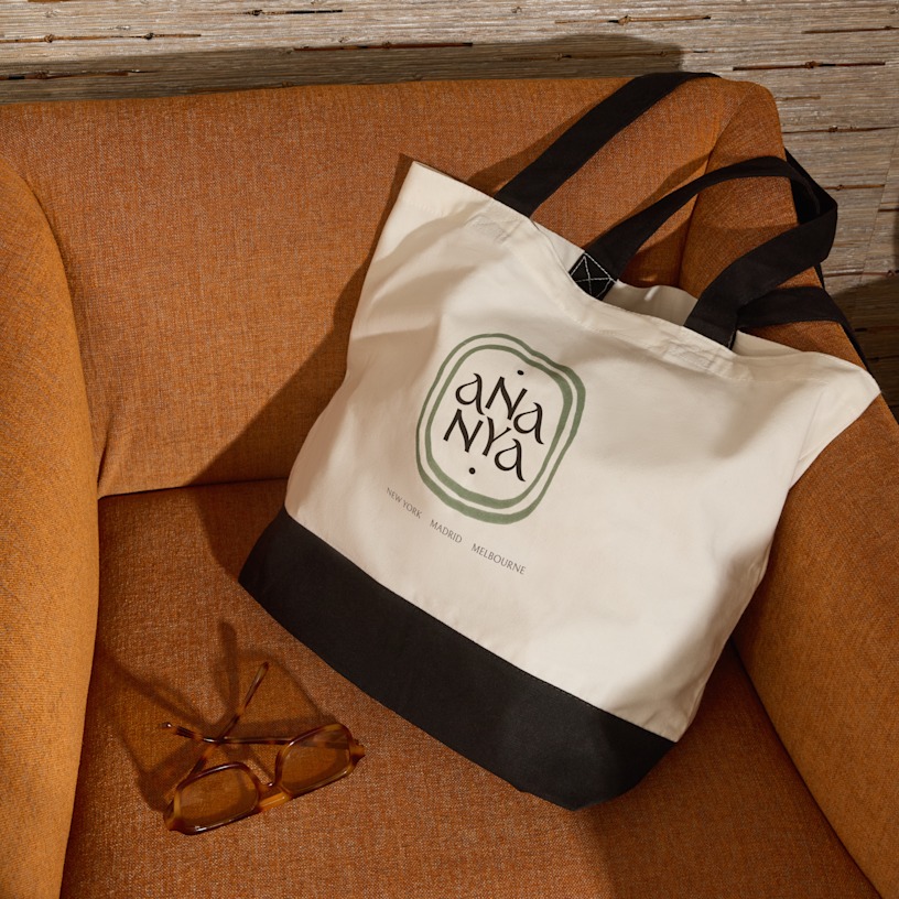 Un sac fourre-tout en toile personnalisé pour une petite entreprise qui fabrique des articles rétro. 