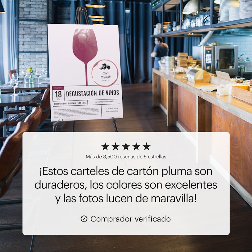 Un cartel de cartón pluma en un caballete para un evento de degustación de vino. El testimonio de un cliente dice: “¡Estos carteles de cartón pluma son duraderos, los colores son excelentes y las fotos lucen de maravilla!”