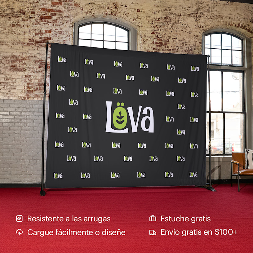 Un fondo de prensa personalizado para una empresa. Los beneficios destacados incluyen: resistente a las arrugas, puede subir su archivo fácilmente o diseñar, estuche de transporte gratis y envío gratis en pedidos de $100+. 