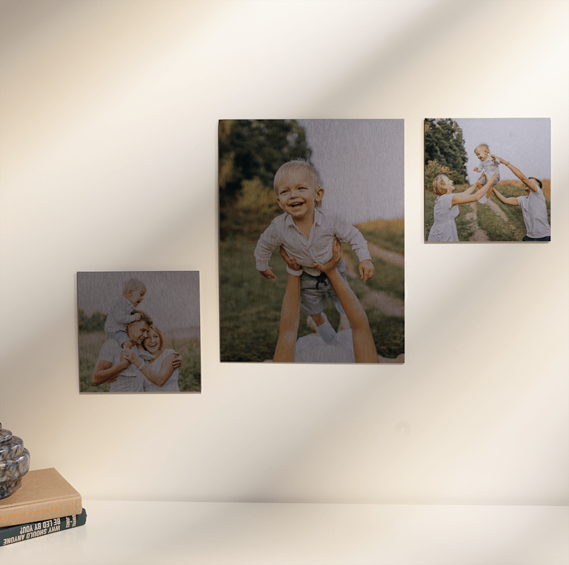 Ein fröhliches Familien-Foto auf Alu-Dibond.