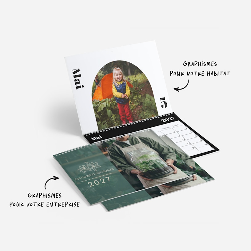 Deux calendriers muraux personnalisés. L’un présente la photo d’une petite fille en train de camper, l’autre affiche le logo et le nom d’une jardinerie. Des notes indiquent qu’il existe des graphismes de calendriers pour votre habitat et votre entreprise.