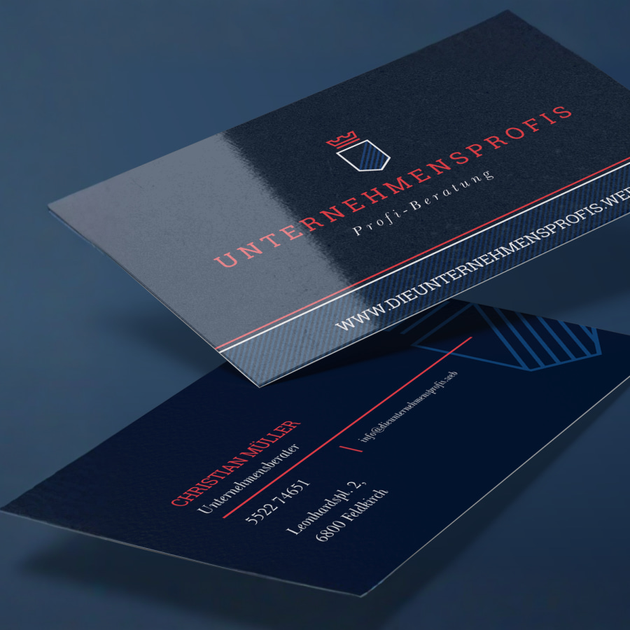 Hochglänzende Visitenkarten für eine Beratungsfirma mit Vorder- sowie Rückansicht.