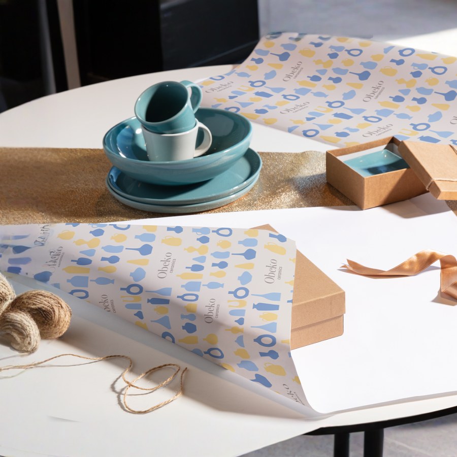 Geschenk mit selbst designtem Geschenkpapier