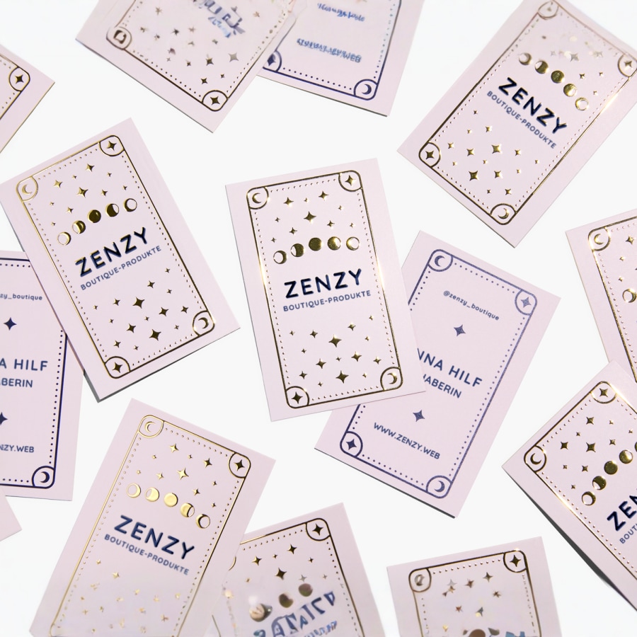 Eine Visitenkarte mit Folienprägung für eine Boutique.