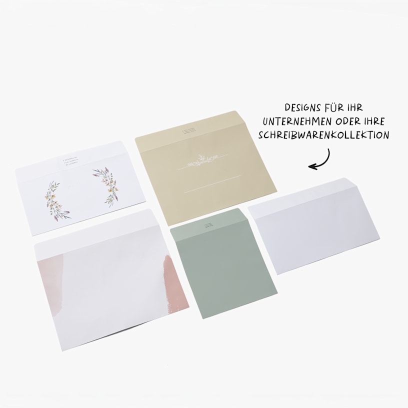 Personalisierte Umschläge in verschiedenen Designs und Farben; dazu der Hinweis, dass es Vorlagen für Unternehmen und Privatpersonen gibt. 