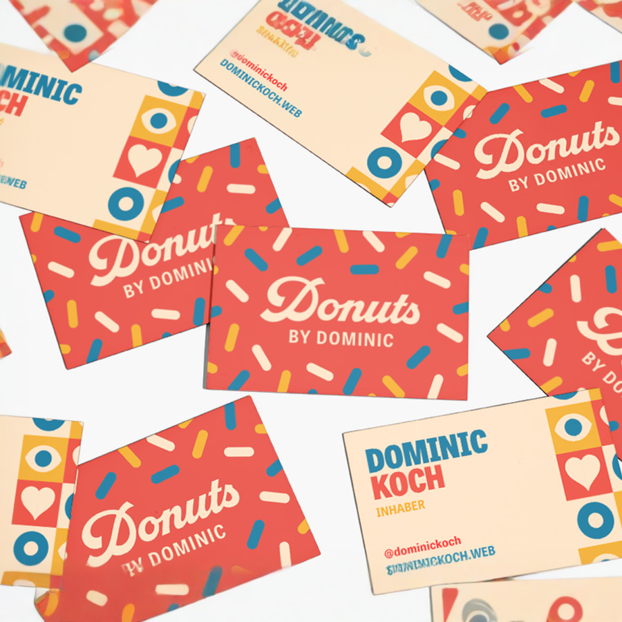 Designs für Vorder- und Rückseite einiger Multiloft-Visitenkarten mit Farbkern für einen Donut-Laden.