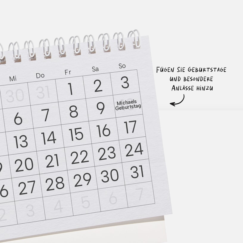Monatsübersicht eines Aufstellkalenders mit dem Hinweis zur möglichen Ergänzung von Geburtstagen und besonderen Ereignissen für personalisierbare Tischkalender 2026. 