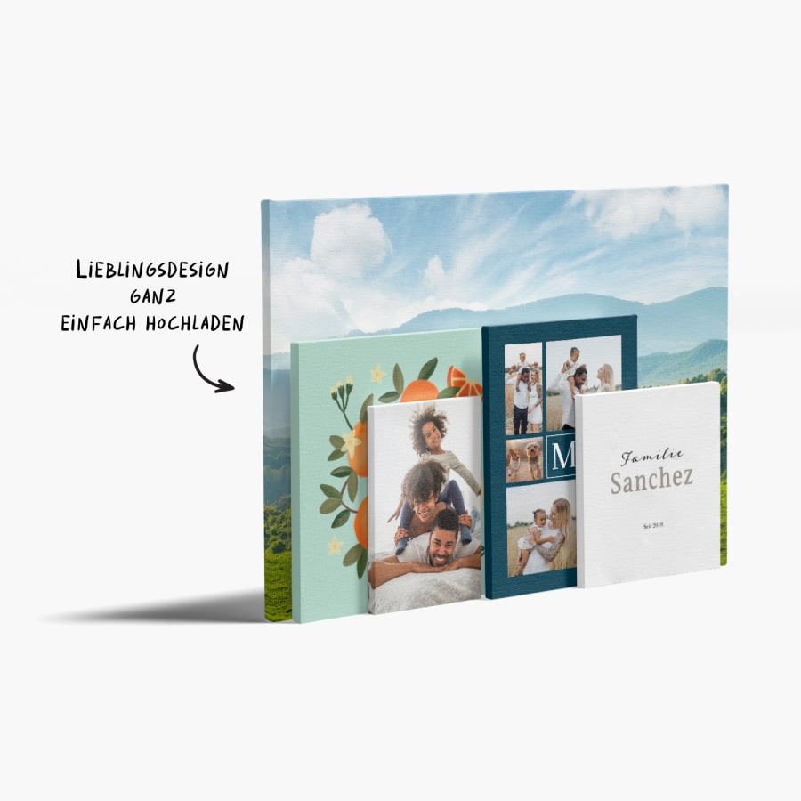 Mit verschiedenen Motiven bedruckte Fotoleinwände in unterschiedlichen Größen samt Hinweis zur Nutzung eigener Motive. 