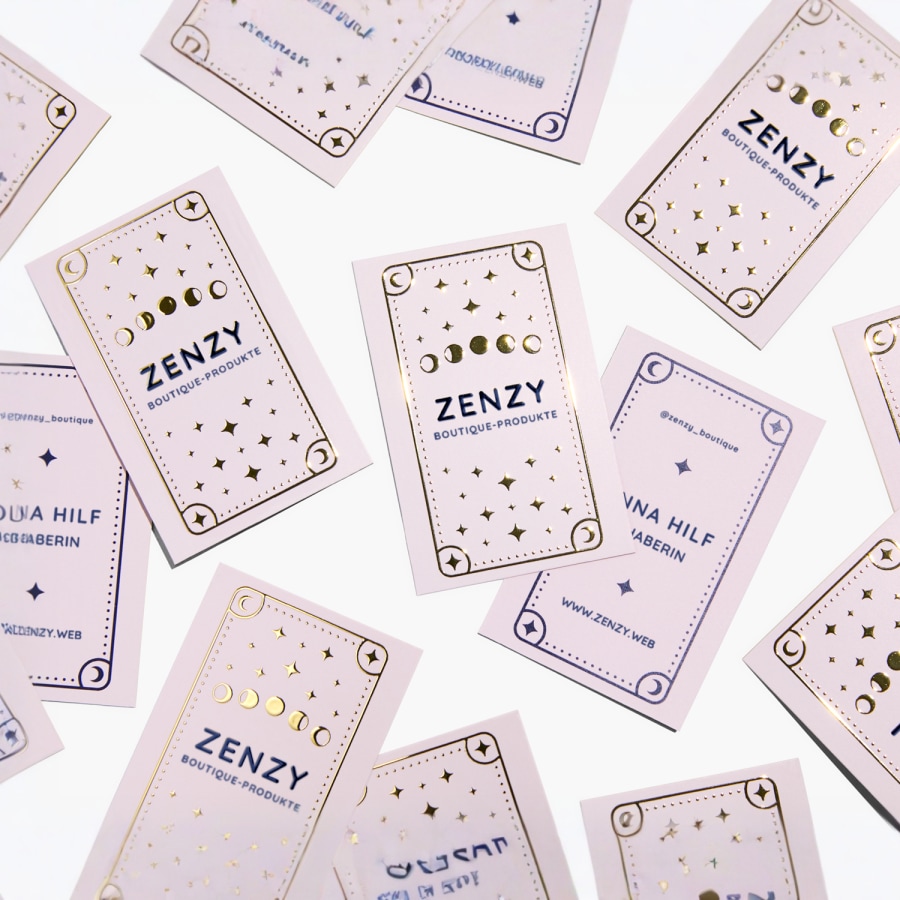 Eine Visitenkarte mit Folienprägung für eine Boutique.