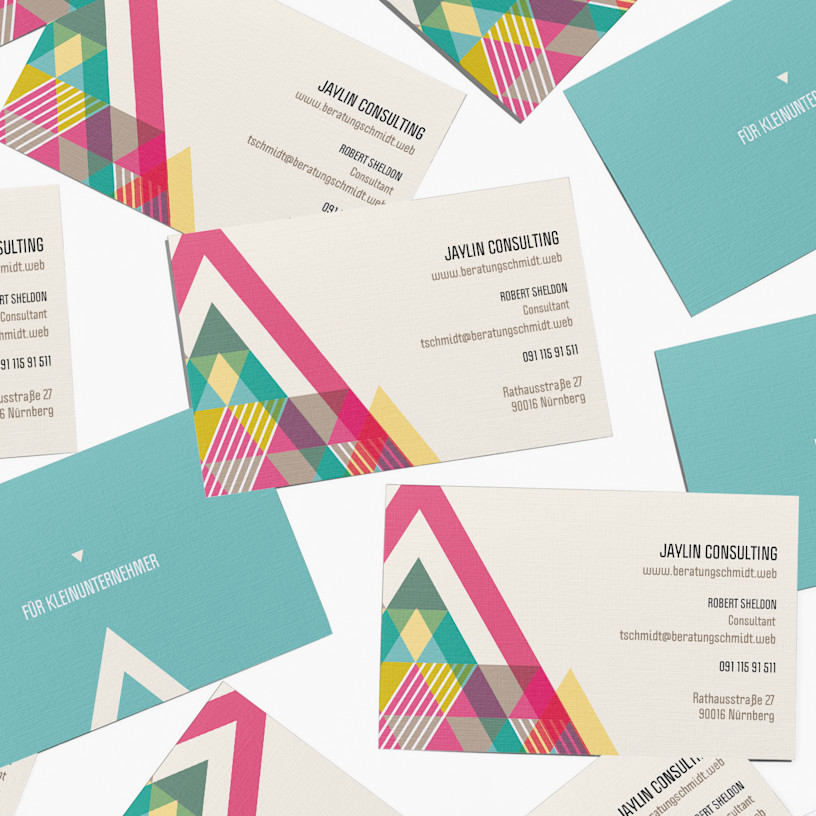 Designs für die Vorder- und Rückseite mehrerer Leinen-Visitenkarten für eine Beratungsfirma.