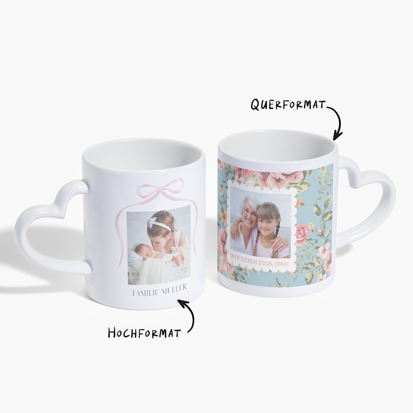 Zwei Tassen mit Herzhenkeln, eine ist mit einem Familiennamen bedruckt und die andere mit einem Design für eine Großmutter. Dabei steht, dass der Druck im Hoch- und Querformat möglich ist. 