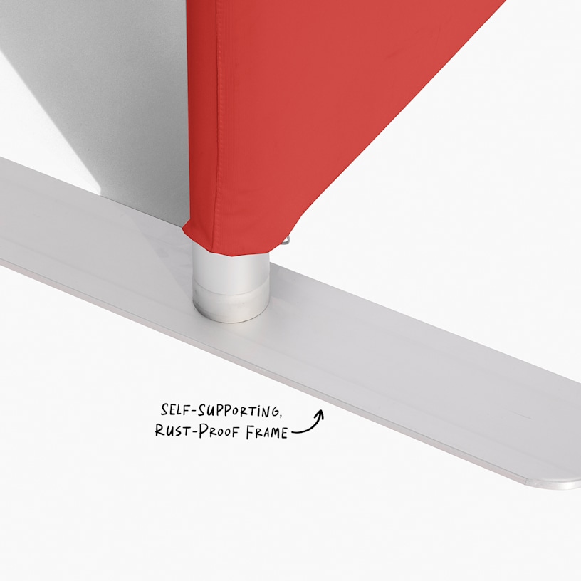 A closeup of the aluminium frame’s feet, with an arrow pointing to its self-supporting, rust-proof feature.