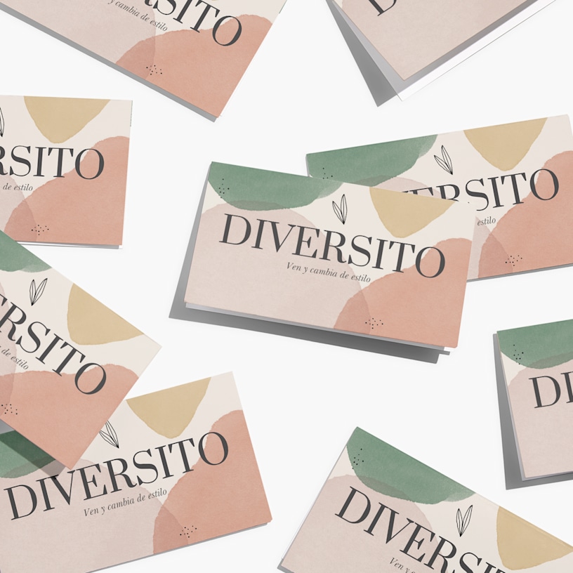 Tarjetas de visita plegadas para una peluquería.