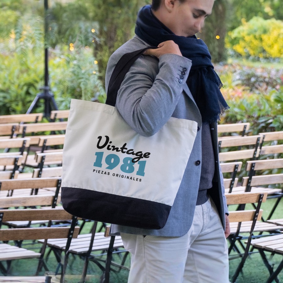 Una bolsa de tela personalizada para una pequeña empresa que fabrica artículos vintage. 