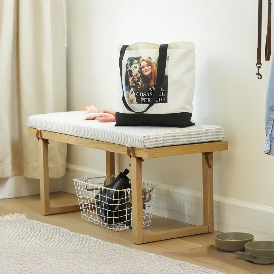 Una bolsa de algodón personalizada impresa con la foto de una mujer y su perro. 