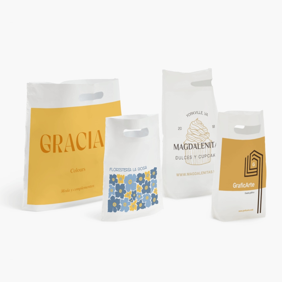 Bolsas con asa troquelada en varios tamaños promocionando una variedad de negocios.