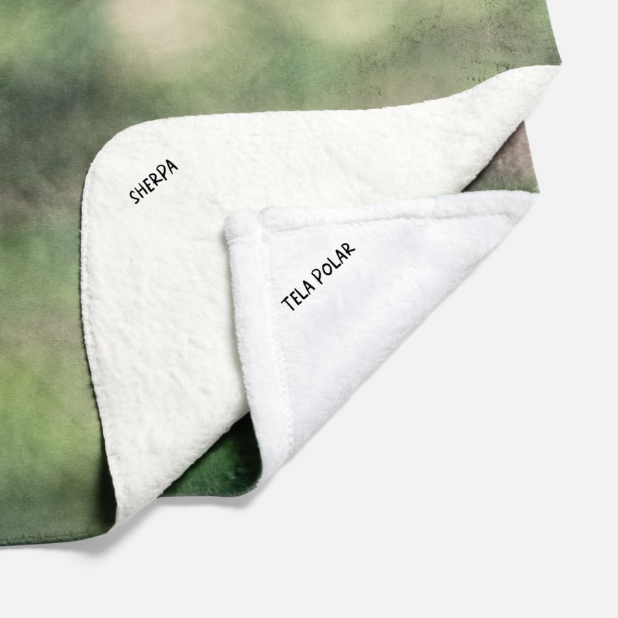 Dos mantas personalizadas: una que dice material sherpa y la otra tela polar.