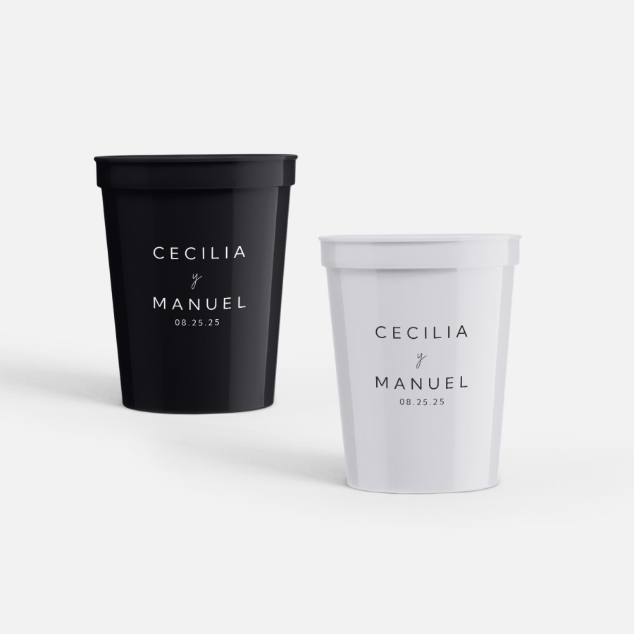 Vasos tipo estadio personalizados para una boda.