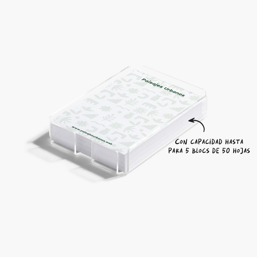 Primer plano de un dispensador Post-it® mostrando que tiene capacidad hasta para 5 blocs de 50 hojas. 