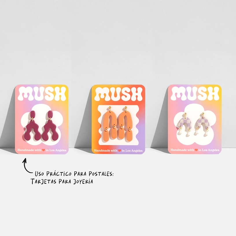 3 postales de diseños similares que se usan como tarjetas para joyería.