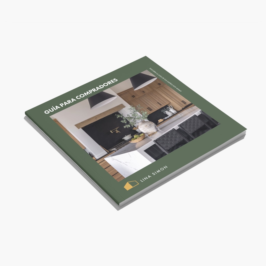 Un catálogo de bienes raíces con encuadernación fresada sobre un fondo claro.