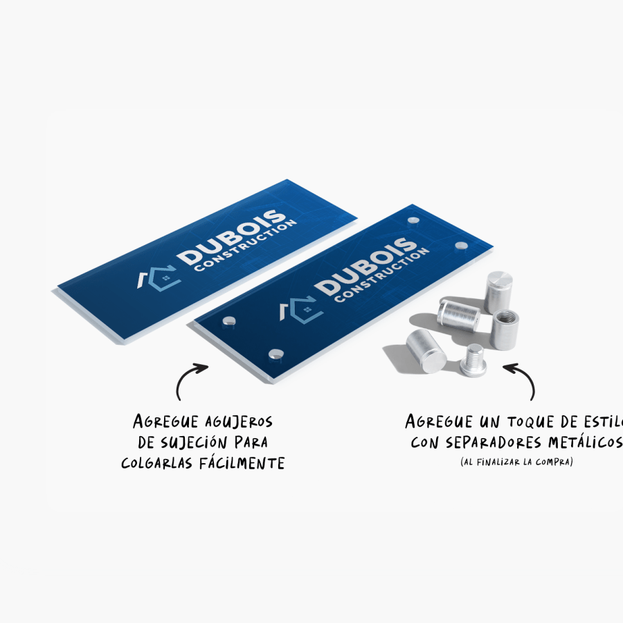 Cartel acrílico sobre una pared de madera