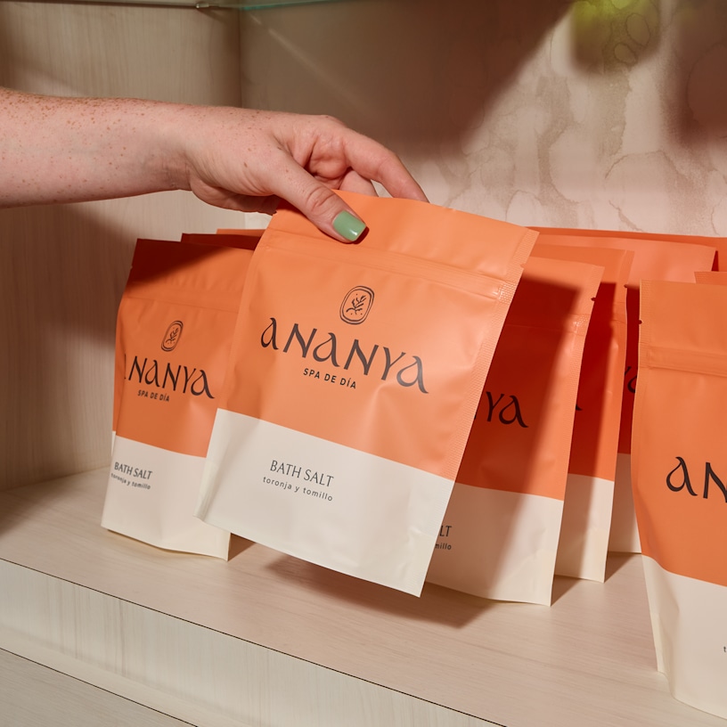 La imagen de unas bolsas Stand Up con sales de baño.