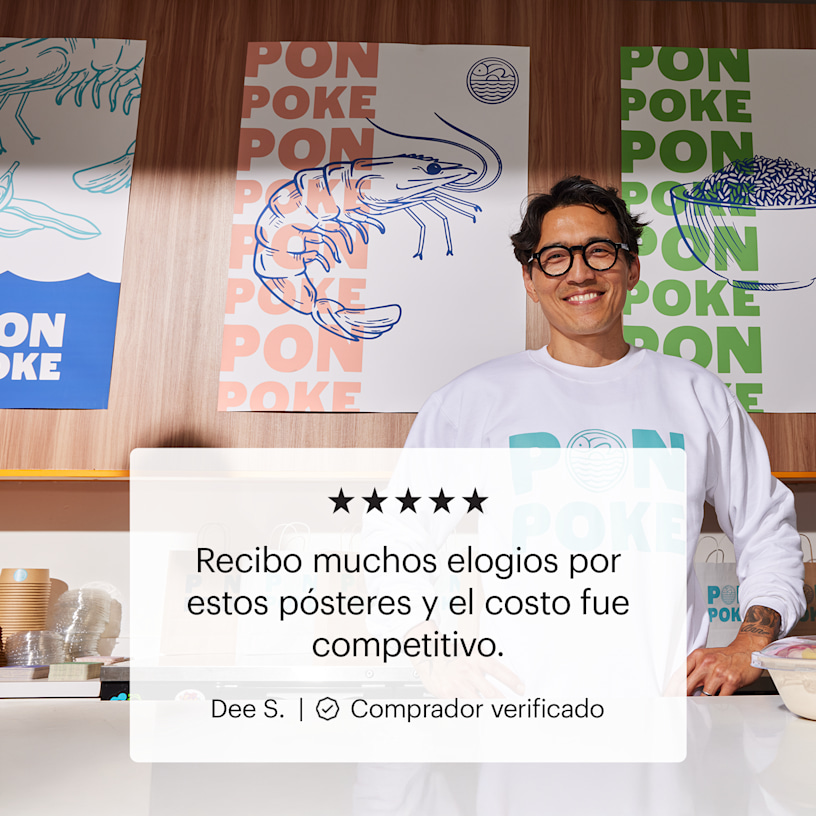 3 pósteres anunciando un restaurante de poke y un testimonio personalizado: “Recibo muchos elogios por estos pósteres y el costo fue competitivo”.