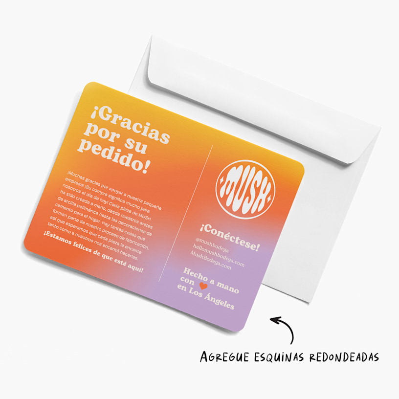 Una tarjeta de agradecimiento con colores degradados de una pequeña empresa llamada Mush. 