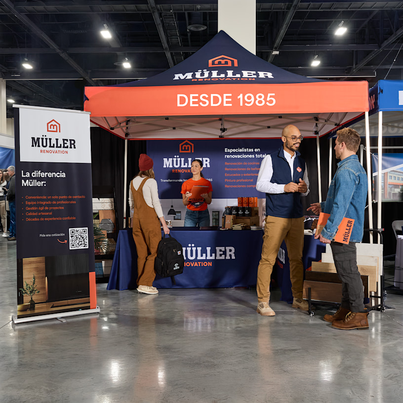  Una carpa plegable personalizada promocionando una empresa de renovaciones del hogar.