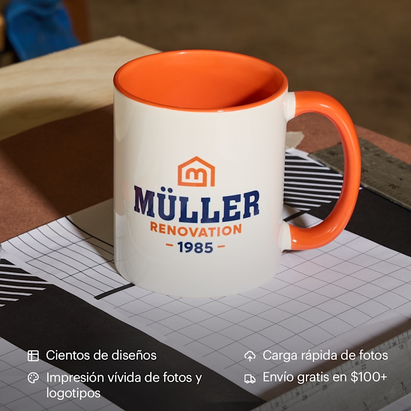 Una taza personalizada para una empresa de construcción.  