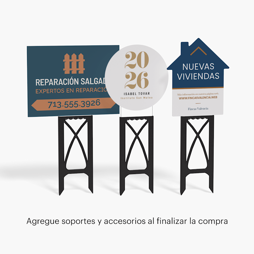 3 carteles para exteriores de diferentes formas sobre soportes de plástico negro.