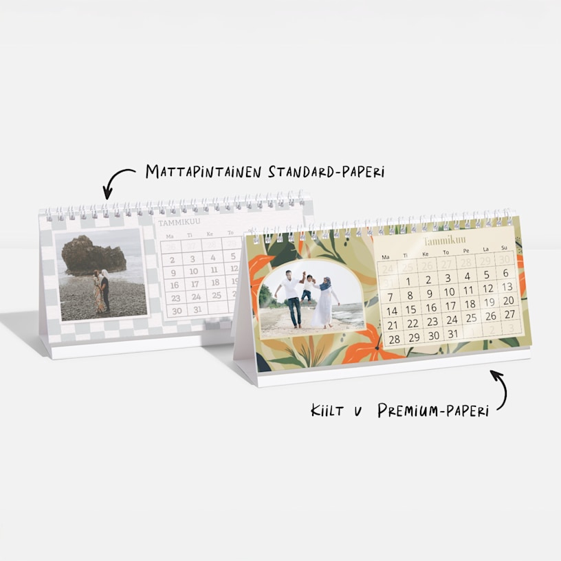 Kaksi suorakaiteen muotoista pöytäkalenteria, joissa on valokuvia sekä huomautus siitä, että paperivaihtoehtoina ovat tavallinen mattapaperi ja kiiltävä premium-paperi. 