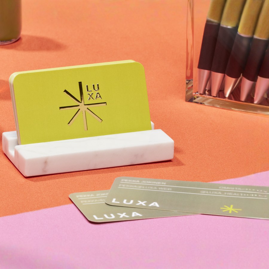 Käyntikortit pyöristetyillä kulmilla