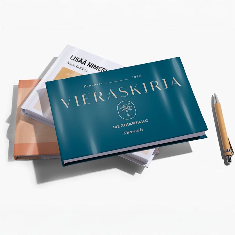 Pino vieraskirjoja, joista yhden kanteen on painettu hotellin nimi ja toisen kanteen taidegallerian nimi. 