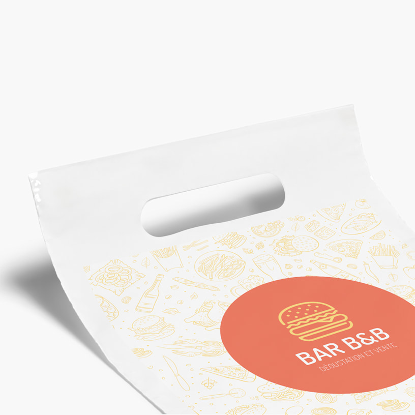 Gros plan sur la poignée d’un sac de magasinage sans anse faisant la promotion d’un pub/bar.