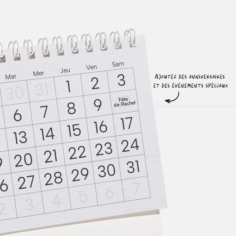 Une grille de calendrier, avec une note indiquant la possibilité d’ajouter les anniversaires et évènements spéciaux à votre calendrier de bureau personnalisé. 