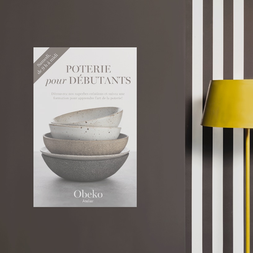 Une affiche faisant la promotion d’un cours de poterie pour débutants. 