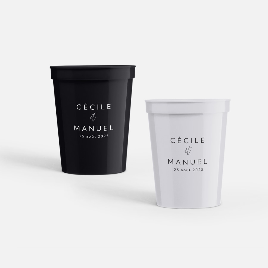 Des gobelets de stade personnalisés pour un mariage.