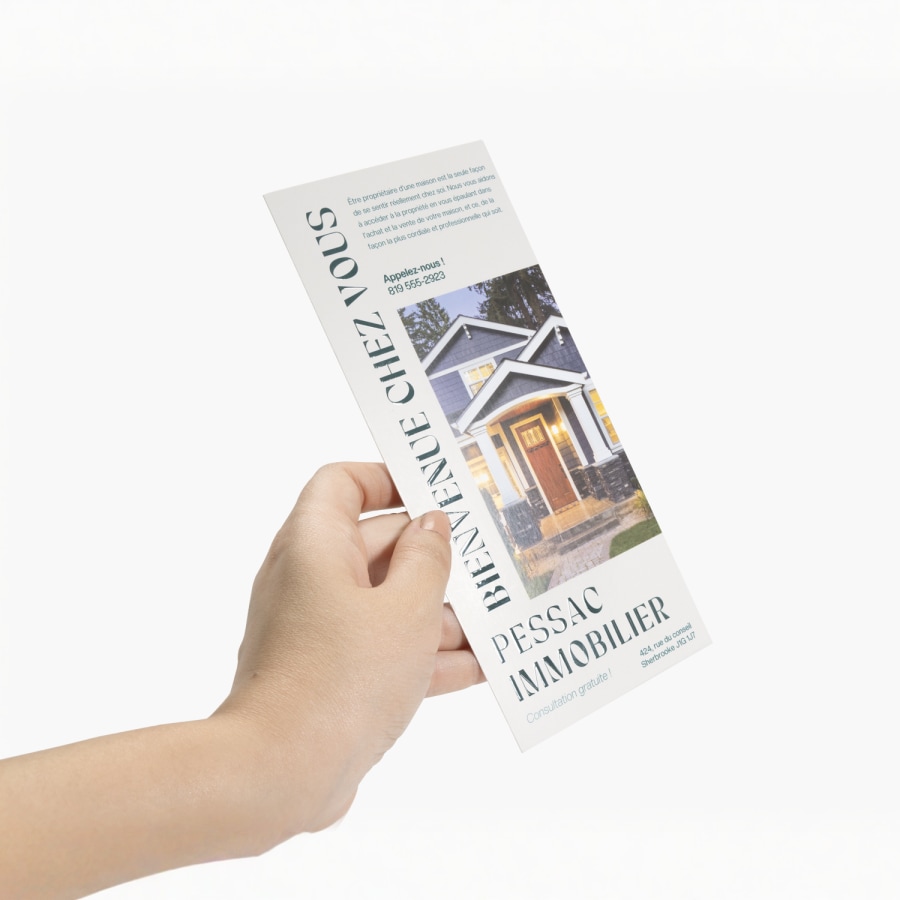 Un carton d’information brillante en relief, faisant la promotion d'une entreprise immobilière.
