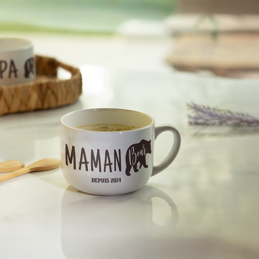 Deux tasses à soupe personnalisées pour un papa et une maman, avec le texte « Papa ours » et « Maman ourse ».