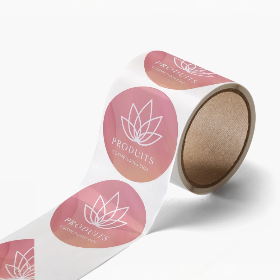 Un rouleau d’étiquettes imperméables provenant d’une marque de produits cosmétiques.