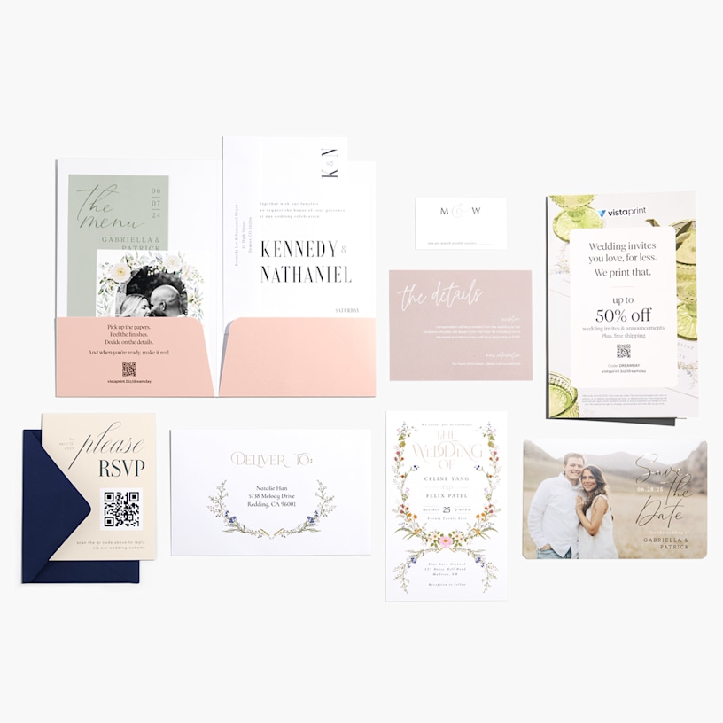 Une panoplie de cartes de mariage de différents styles, y compris un faire-part, une carte « Réservez la date », une carte de réponse et une carte de détails. 