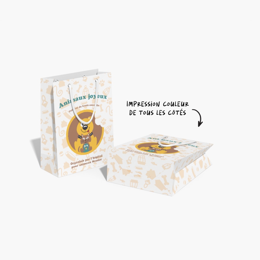 Deux sacs, l’un debout et l’autre couché, avec un imprimé coloré sophistiqué noir et or.