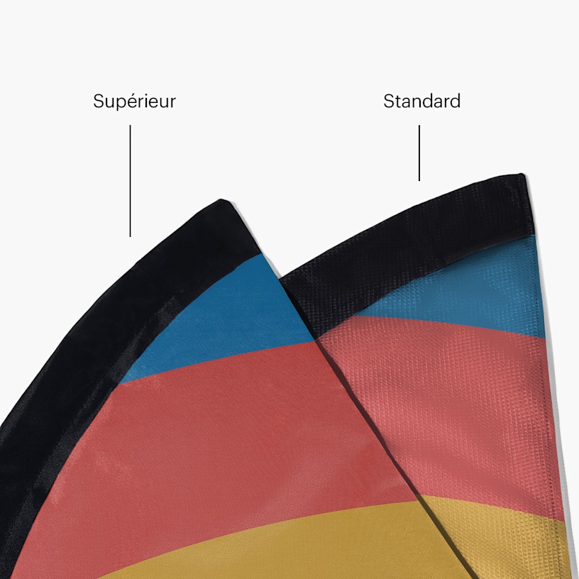 Gros plan sur nos drapeaux (tissu seulement).