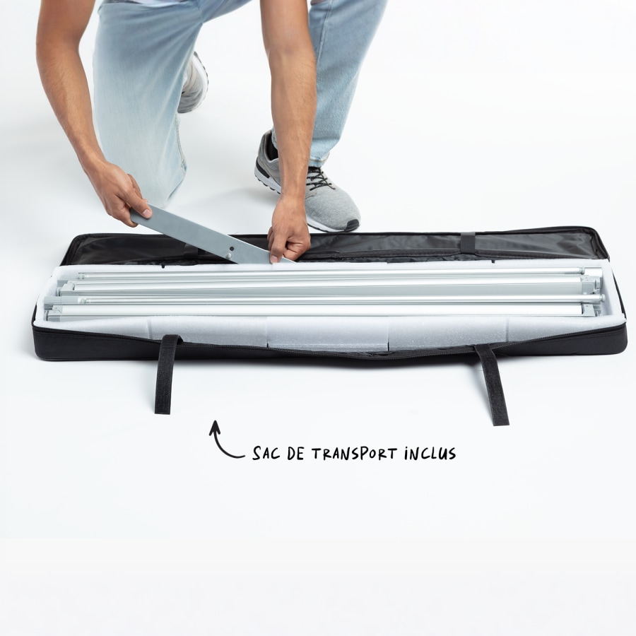 L’étui de transport tout-en-un montrant tous les éléments rangés à l’intérieur. 