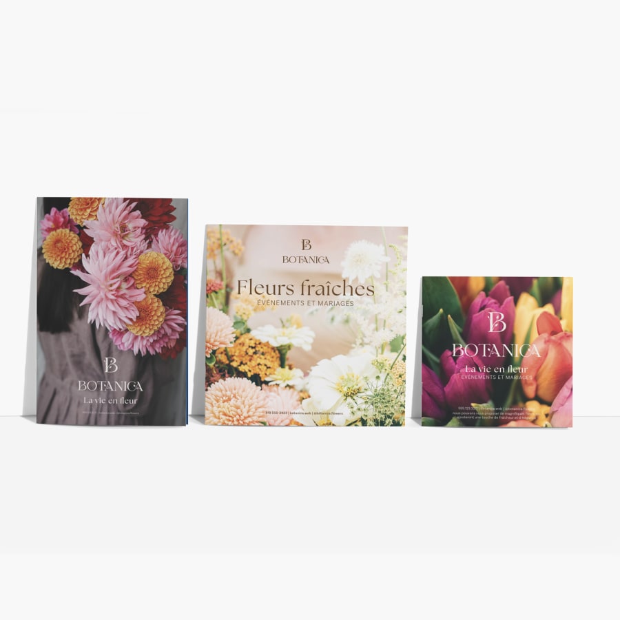Trois formats différents de livrets avec couverture à même, faisant tous la publicité d’un fleuriste. 